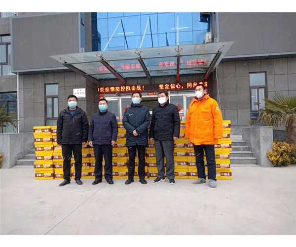 山東聯(lián)成化學(xué)工業(yè)有限公司總經(jīng)理郭洪林先生一行分別到企業(yè)所在地政府防疫指揮部中心及防疫村莊進(jìn)行慰問！